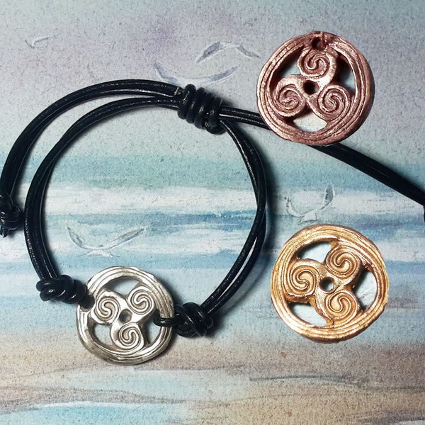 Bracelet fin, bijou celtique/viking/breton unisexe triskel celte bronze-or+ cuir noir (ou en  cuivre) homme, femme, enfant, ado