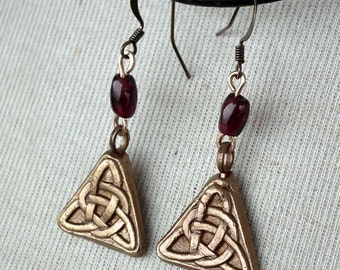 Bronze earrings, celtic Trinity knot with real garnet beads, On commission I make them in white Bronze oder copper and/or with other stones