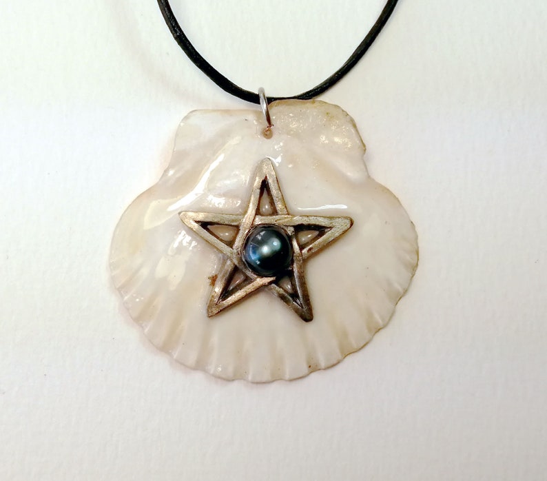 Pendant, silverbronze pentagram black freshwater pearl Saint James'scallop shell crystal resin black leather cord image 3