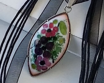 Romantic vintage style jewel vitreous Enamel  pendant pink & violet flowers white opale underground ,gilded metal and silver colour chain