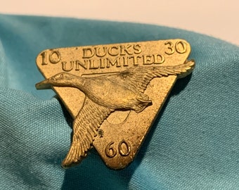 Ducks Unlimited Pin Back 10 30 60 Club 1980’s - Free Shipping