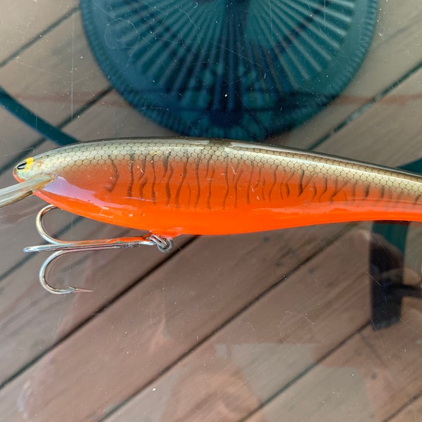 Bagleys DB 08 Musky Lure Orange Fire Tiger Early Brass Hardware Sharp!