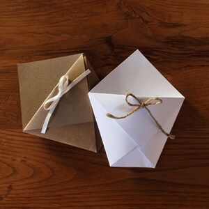 Origami rice cones in heavy white or havana cardboard with bow - 10 x 8 cm - Packs of different quantities.