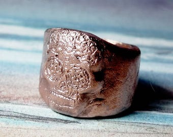 Gothic  unisex ring  :   mexican  skull  made to order in copper in your size ,   gold color Bronze aussi  possible