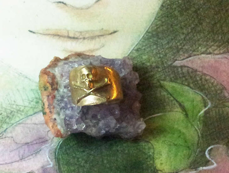 Bague gothique unisexe : tête de mort de pirate en bronze couleur orou blanc ou cuivre sur commande à votre taille, bague de biker image 2