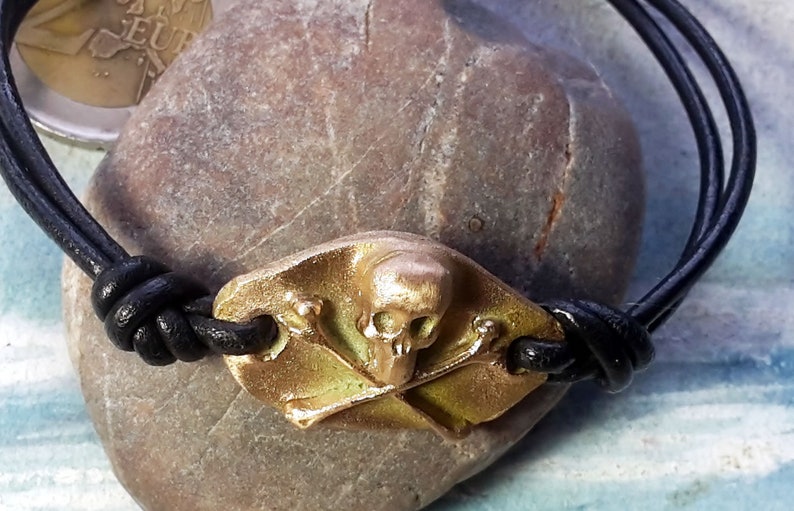 Unisex ajustable steampunk-gothic pirat braceletfor all, gold colour bronze skullblack leather copper also possible image 1