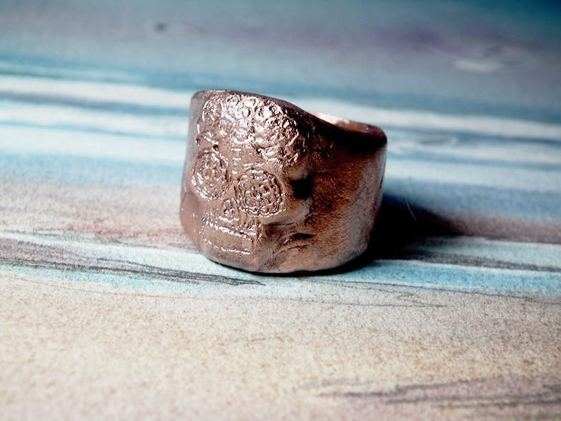 Gothic unisex ring : mexican skull made to order in copper in your size , gold color Bronze aussi possible image 1