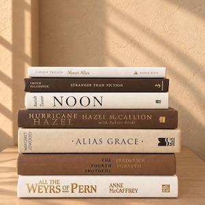 Neutrales dekoratives Bücher-Set: Themed Cream & Hellbraunes Buch-Bundle