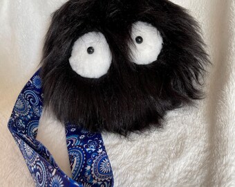 Handgemaakte pluizige Soot Sprite-tas met magneet - Susuwatari-tas