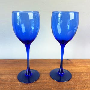 Copas de vino vintage Luminarc azul cobalto y copas de champán fabricadas en Francia - Juego de 2