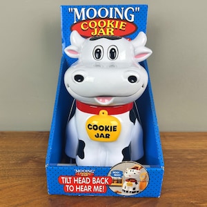 Vintage New Old Stock Mooing Cow Cookie Jar Fun-Damental 1992