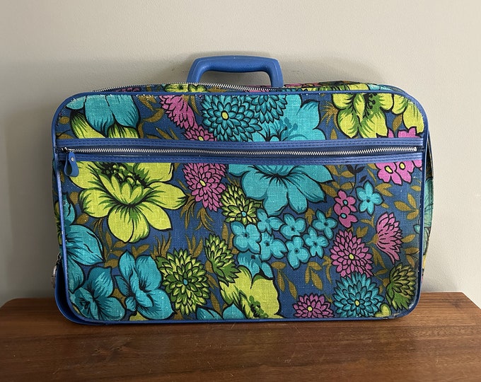 Vintage 1960's Bantam Travelware Small Suitcase / Overnight Bag