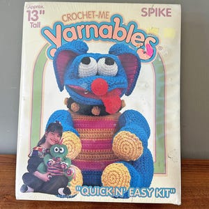 Vintage Crochet-Me Yarnables Yarn Crochet 13&quot; Stuffed Animal Sealed Yarn Kit KT 2601 Spike NOS