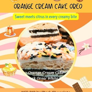 Pu&ograve; includere: Immagine di una torta Oreo alla crema d'arancia. La torta &egrave; decorata con zuccherini colorati e poggia su una base di glassa bianca. Il testo "Sweet meets citrus in every creamy bite" &egrave; visualizzato.