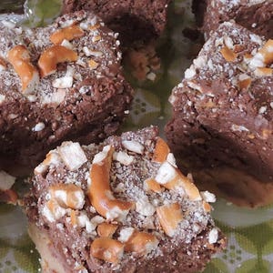 Schokoladen-Erdnussbutter-Brezel-Fudge-Rezept (PDF oder JPEG)