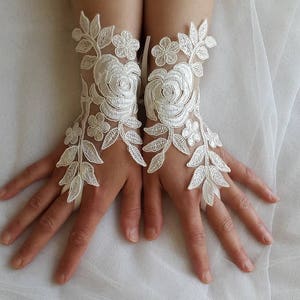 Wedding glove, bride gloves, costume gloves, wedding accessories, ivory lace gloves, wedding glove