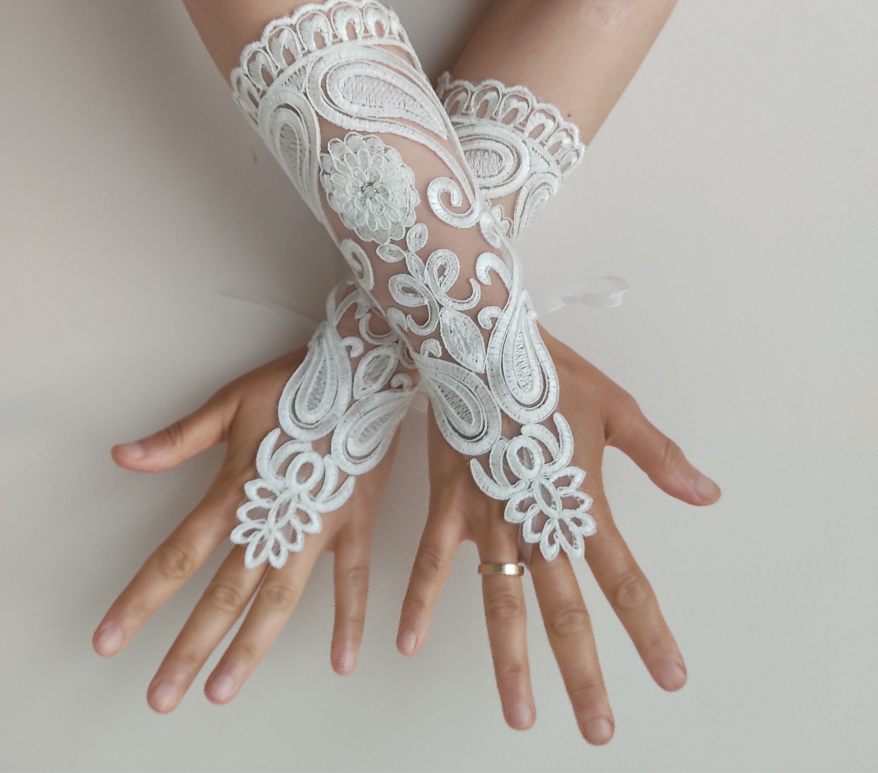 NUREINSS Brauthandschuhe Aus Spitze - Elegant Für Die Hochzeit