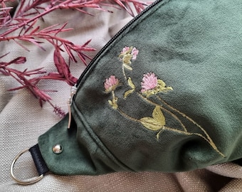 Green embroidered flowers fanny pack, Minimal floral hip bag, Meadow crossbody bag, Decorated with flowers hip pouch