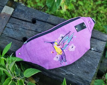 Riñonera pájaro morado, Riñonera colibrí bordado, Riñonera motivo pájaro colorido, Riñonera lila, Lindos accesorios con pájaros