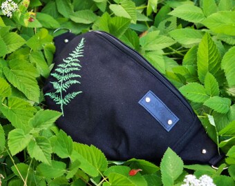 Minimal forest fern hip bag, Black fanny pack with green fern, Embroidered fern crossbody bag, Black hip pouch with woodland fern motif