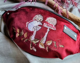 Cute fanny pack, Mushroom hedgehog hip bag, Amanita bum bag, Magical red toadstool, Crossbody bag hip pouch, Unique festival accessory.