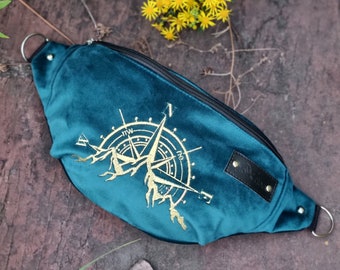 Riñonera azul verdoso, bolso bandolera Traveler, riñonera aguamarina, bolso de aventura, accesorios Compass, idea de regalo de pasión por los viajes bordada