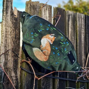 Joli sac banane en renard, sac banane fantaisie en velours vert brodé, sac banane Woodland, accessoire pour amoureux du renard