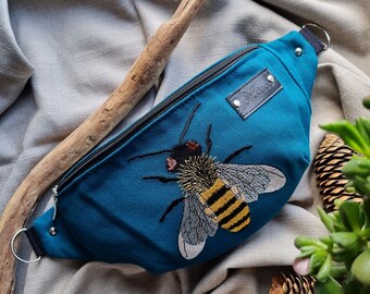 Blue hip bag Embroidered bee, Cute fanny pack with honey bee motif, Waist bag with apis, Blue belly bag, Unique cross-body bag with pattern