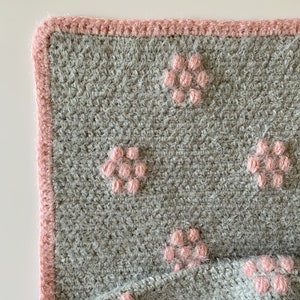 Crochet Hygge Flower Puffs Baby Blanket Pattern image 1