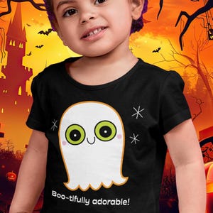 ハロウィン幼児用シャツ かわいいゴーストデザインアイデア 楽しい服 ブラックコットン 衣装 星のディテールグラフィックTシャツ コスチュームルック 不気味なスタイル ギフト