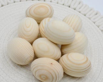 Bereit, Osterei-Bundle zu bemalen, unbehandelte Holzeier für das Osterhandwerk - DIY Dekor