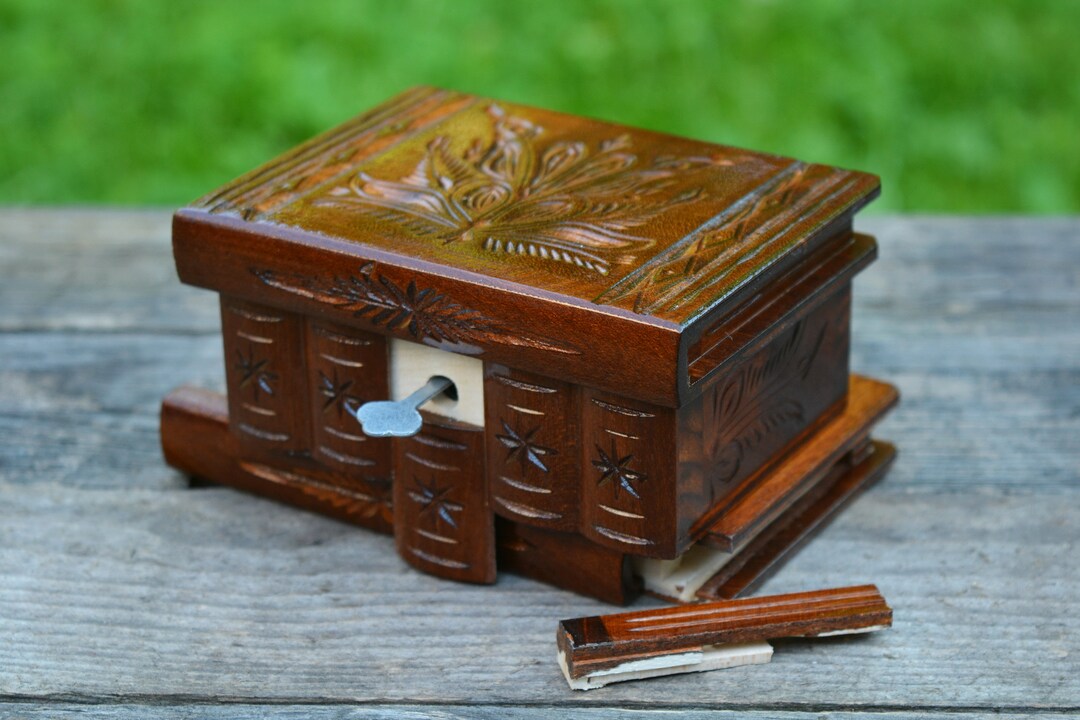 Escape Room Puzzle Box Game Brain Teasers, Clue Treasure Chest, Dracula ...