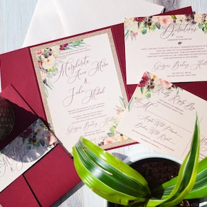 Invito a nozze floreale bordeaux