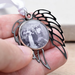 Schlichtes Memorial mit Engelsflügel für den Brautstrauß - Geschenk für die Braut - Andenken Medaillon zur Hochzeit