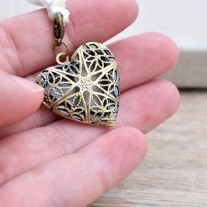 Round or heart-shaped locket and filigree details to open and fill yourself - accessory or gift for the DIY bride