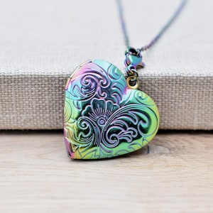 Rainbow heart locket made of stainless steel as a keepsake jewelry with a chain - DIY kit for self-filling