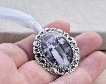 Broche vintage de plata para novia o novio: joya de recuerdo personalizable para la boda.