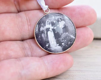 Gran monumento conmemorativo en oro u oro rosa de acero inoxidable: un accesorio sencillo y elegante para el novio.