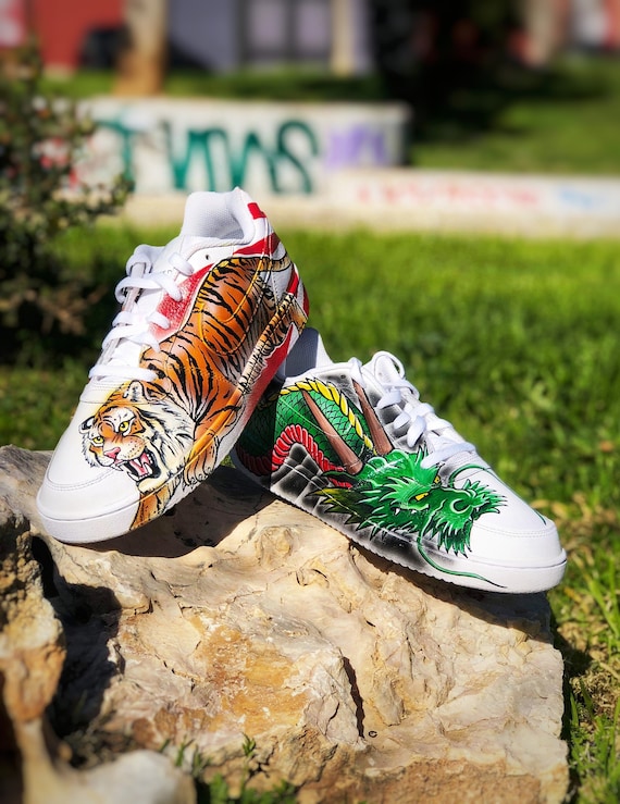 Scarpe Nike personalizzate Scarpe personalizzate Dipinte a mano Nike Custom calci sneakers fatte a mano Scarpe giapponesi Giappone Tiger Drago Etsy Italia
