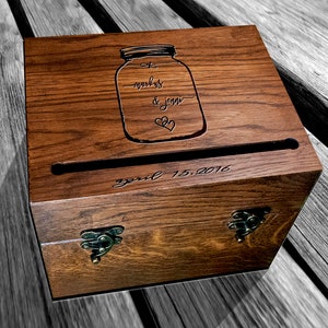 Caixa de cartão de madeira - 443.1 - Caixa de cartão de casamento rústico, porta-cartões de casamento, decoração rústica, um coração, amor, casamento