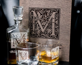 Personalized Whiskey Decanter Set – Engraved Glasses & Wood Box