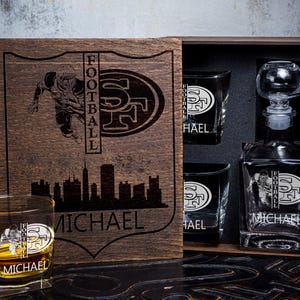 Personalized whiskey gift set - 13/1 - football fan gift - Decanter and Whiskey Glass in wood box