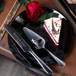 Set da taglio per torta nuziale personalizzato, set di coltello e server, regalo di nozze, set per servire torta, coltello, server, sposa, sposo, pesca, matrimonio con cane immagine 5