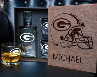 Personalized whiskey gift set - 07/1 - Green Bay football fan gift - Decanter +2 Whiskey Glasses in wood box