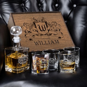 Personalized Whiskey Decanter Set, Whiskey Glass and Decanter in  Wooden Box, family crest gift Whiskey Set, Personalized Gift, Coat of arms