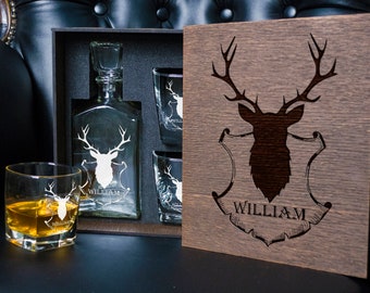 Personalized whiskey gift set -156 - Gift for the hunter -  Decanter and 2 Whiskey Glasses in wood box with deer