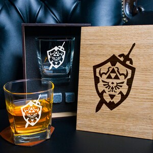 Personalized whiskey gift set  - 106/1 - Coaster and glass and 3 whiskey stones in personalized wood box.