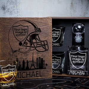 Personalized whiskey gift set - 32/1  - Decanter and Whiskey Glass in wood box - Personalized Football Team