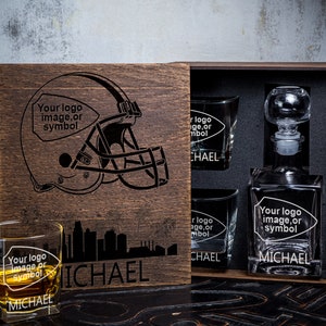 Personalized whiskey gift set - 29/1 -  football fan gift  - Decanter and Whiskey Glass in wood box - Personalized Football Team