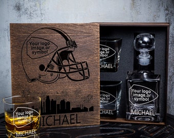 Personalized whiskey gift set - 29/1 -  football fan gift  - Decanter and Whiskey Glass in wood box - Personalized Football Team